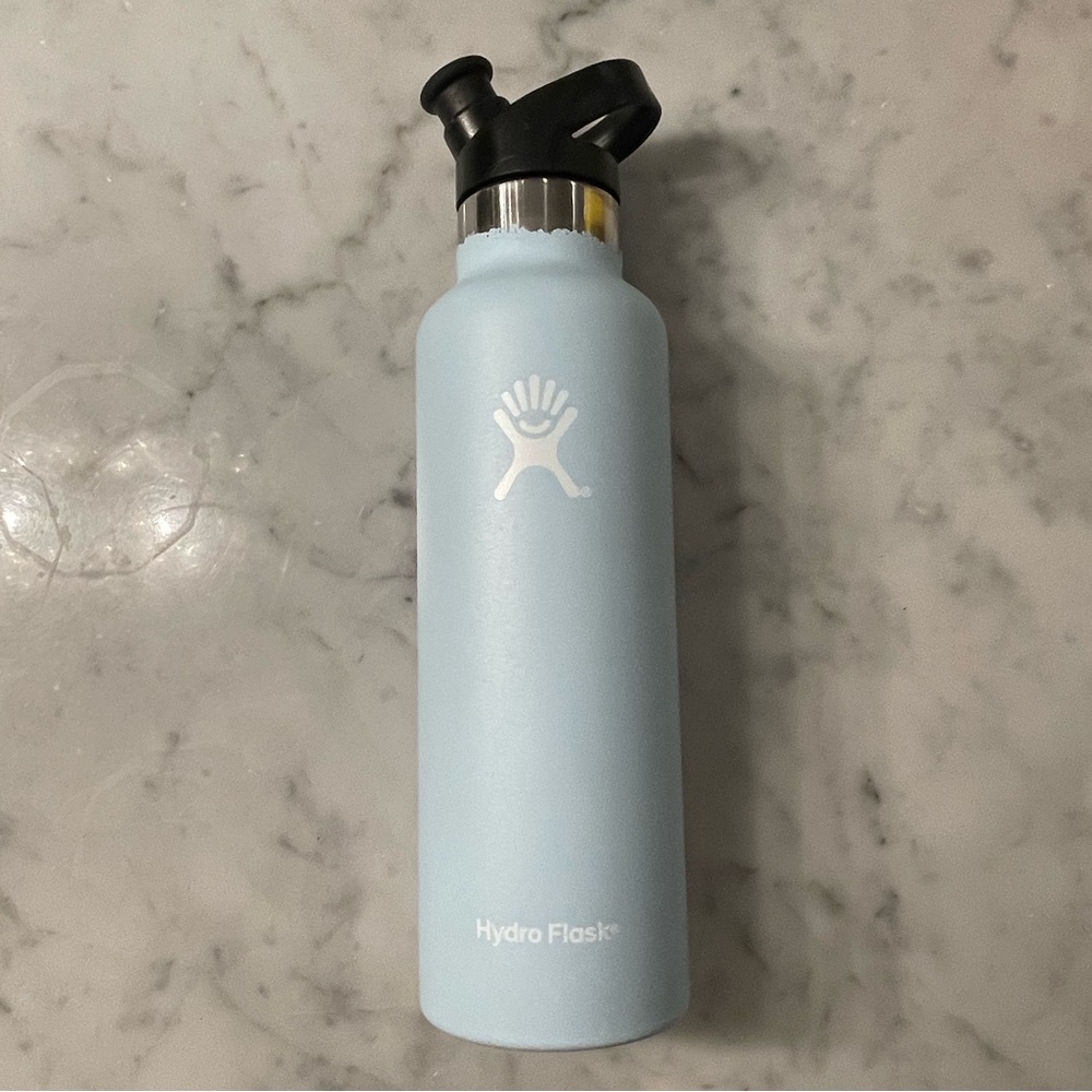 Hydro flask 21oz standard mouth water bottle light blue
